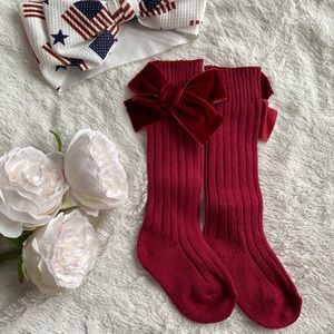 ✨SOLD✨Baby Girl Knee High Socks With Bow 🎀